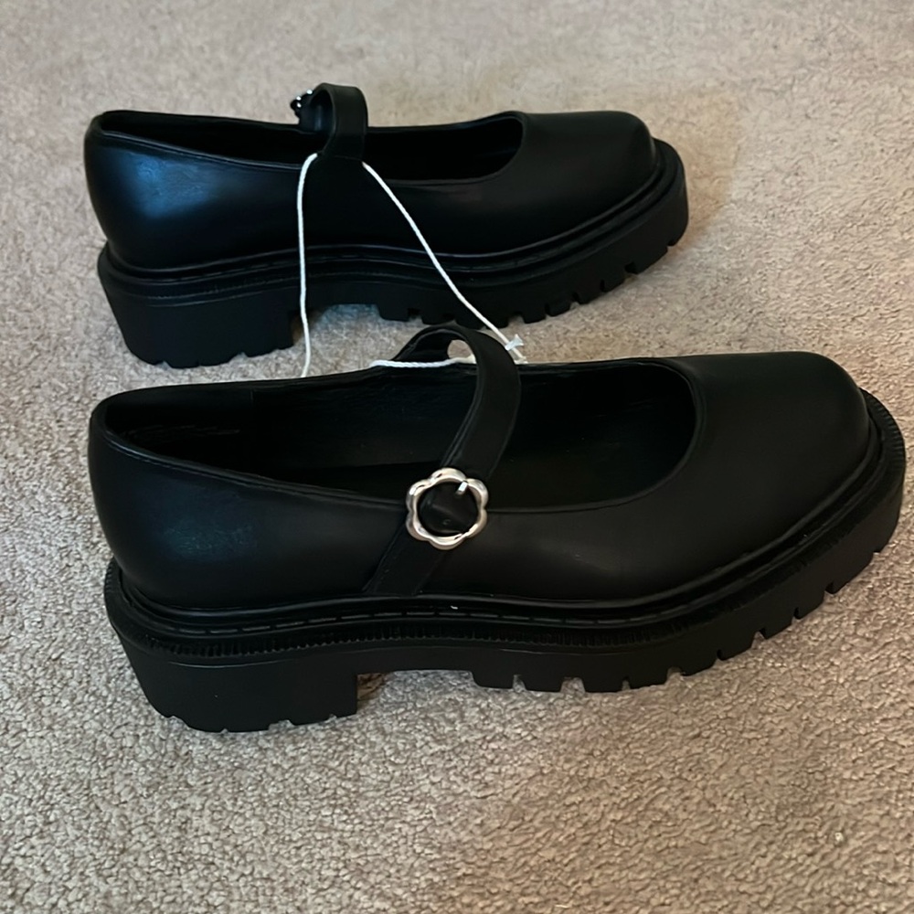 Never Worn American Eagle Black Chunky 90s Shoes
